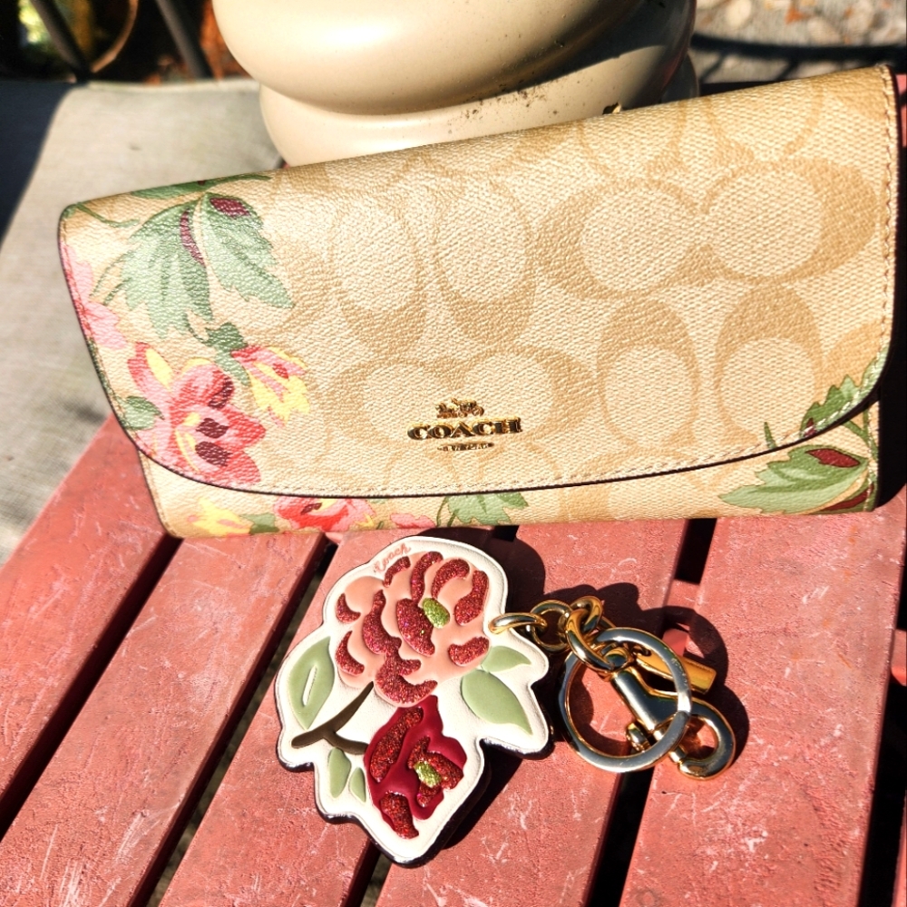 COACH SIGNATURE FLORAL Patterned Wallet And Keychain BUNDLE